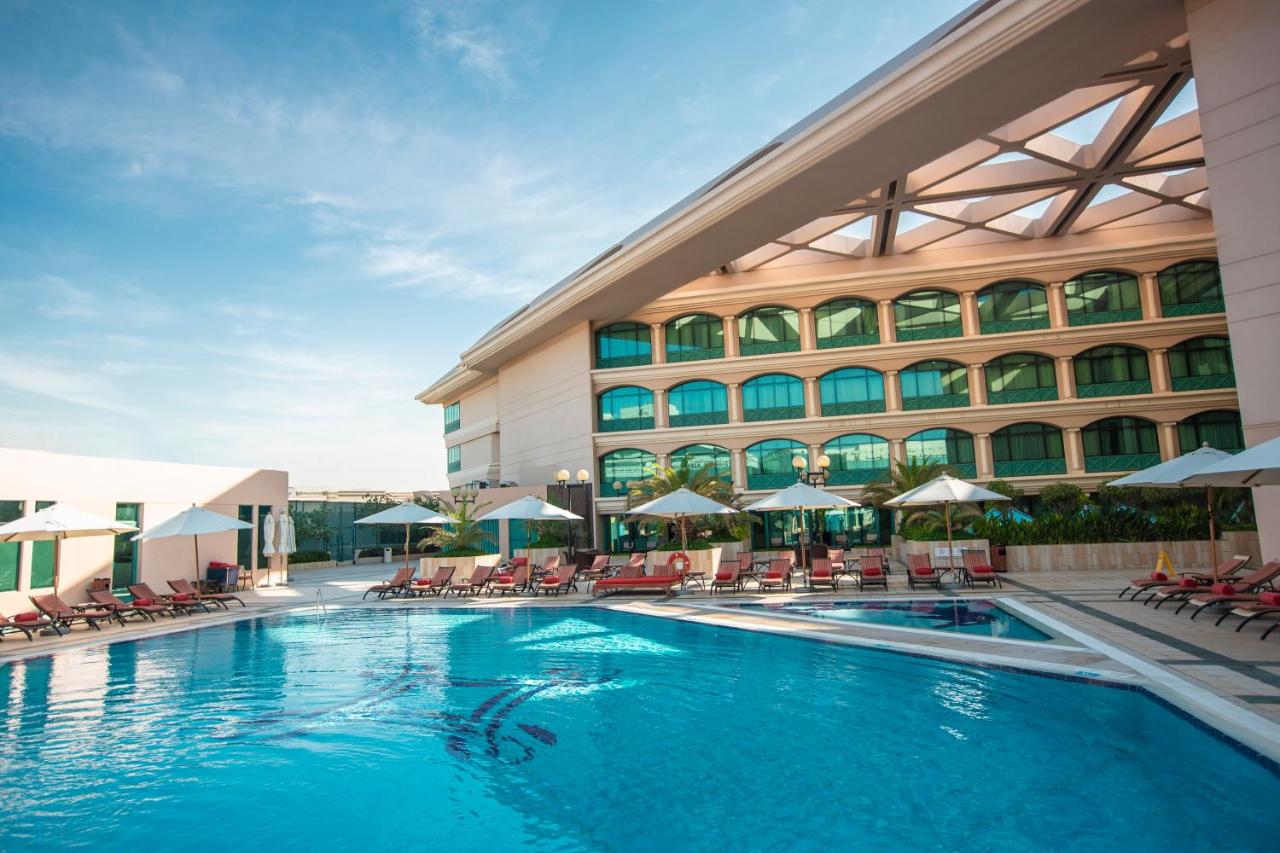 Mövenpick Grand Al Bustan photo