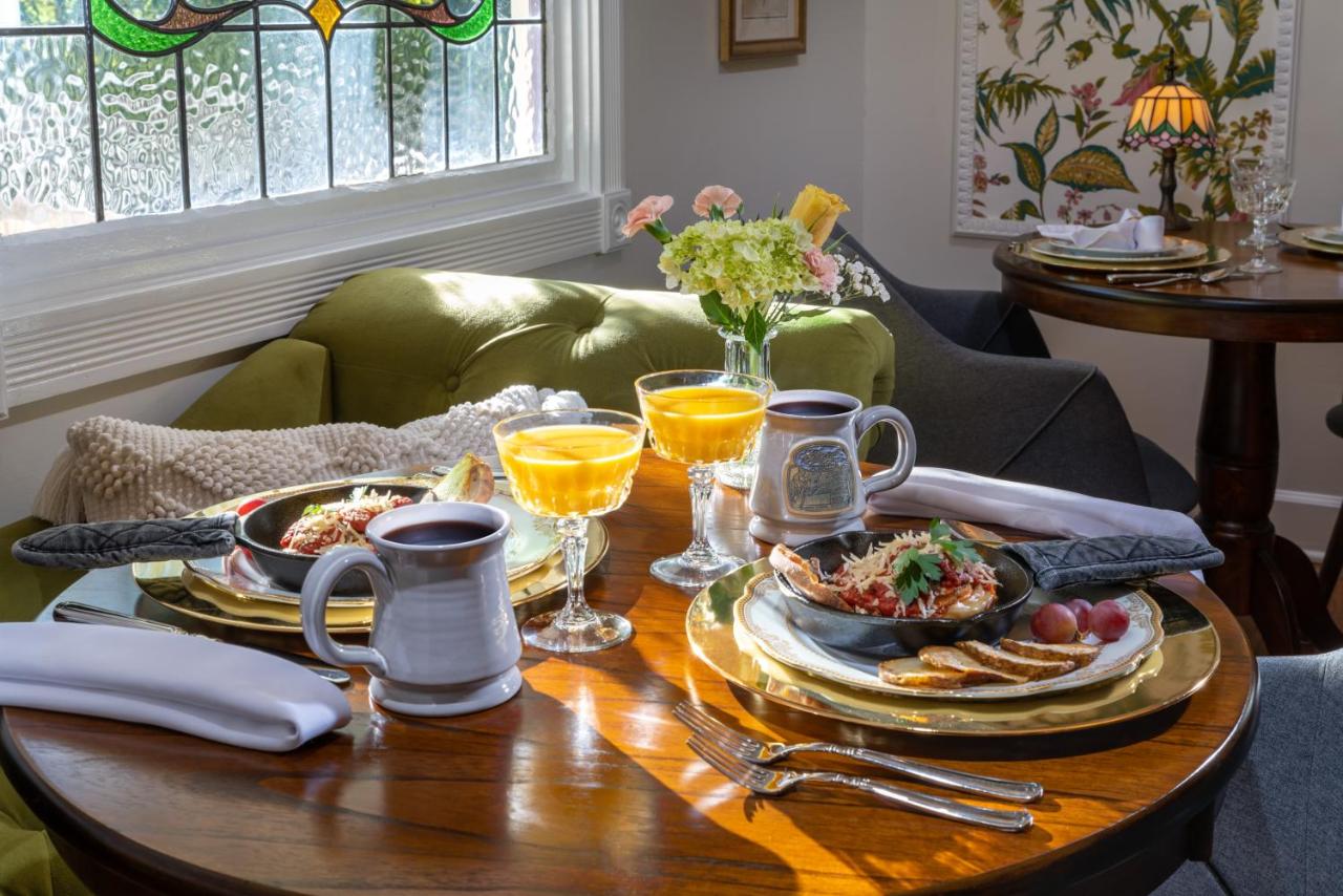 Arsenic and Old Lace Bed & Breakfast Inn — photo 24