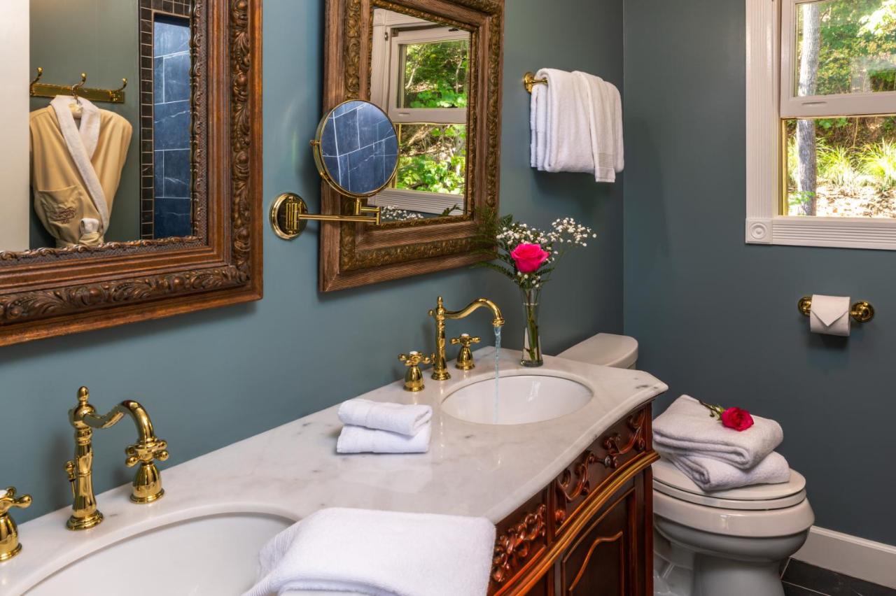 Arsenic and Old Lace Bed & Breakfast Inn — photo 8