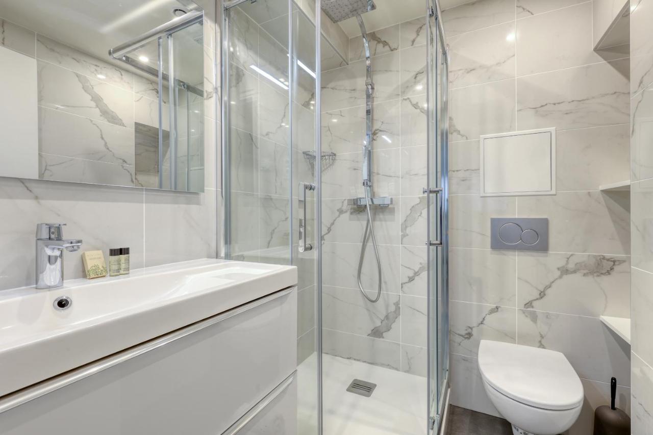 Branded New 4 Bdrs Flat - Huge Terrace - Prime Loc - 3