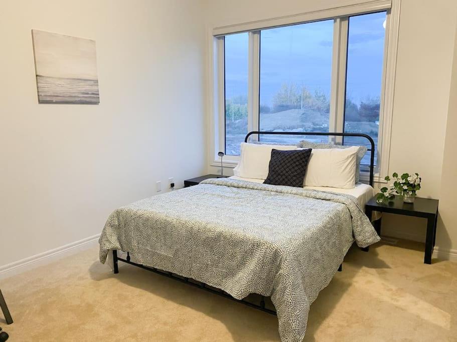 Elegant Rooms in Shared Townhouse Next to Beach photo