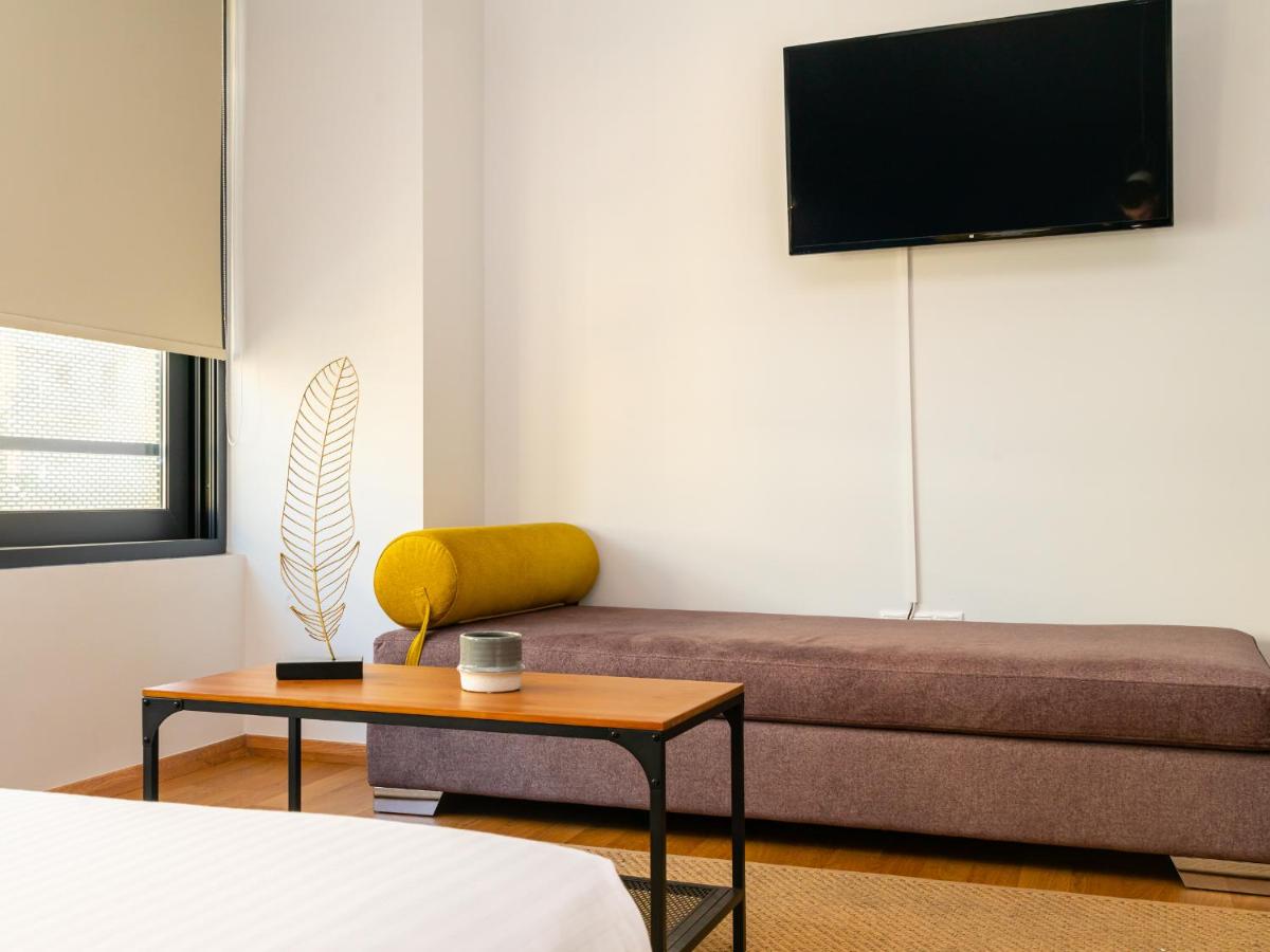 Iasonos Suites-Stay 5 nights or more and get Free departure to airport or port - Valid for stays till 30th June 2026 - 5