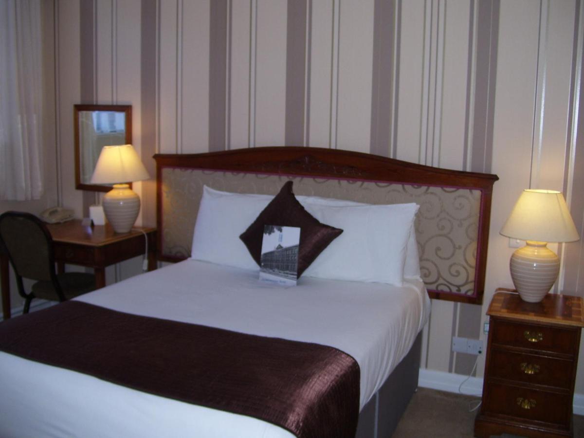 Fownes Hotel - Laterooms