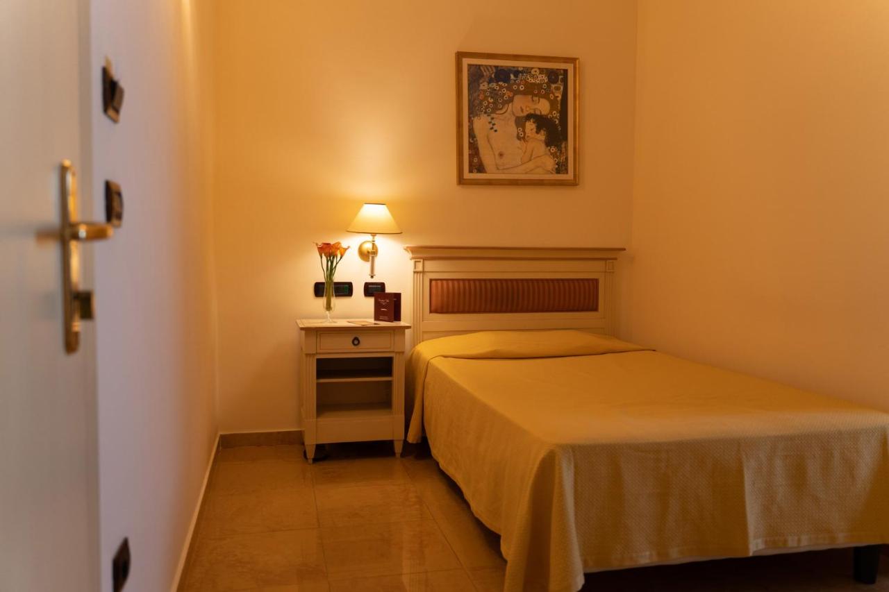 Hotel Ristorante Vecchia Vibo photo