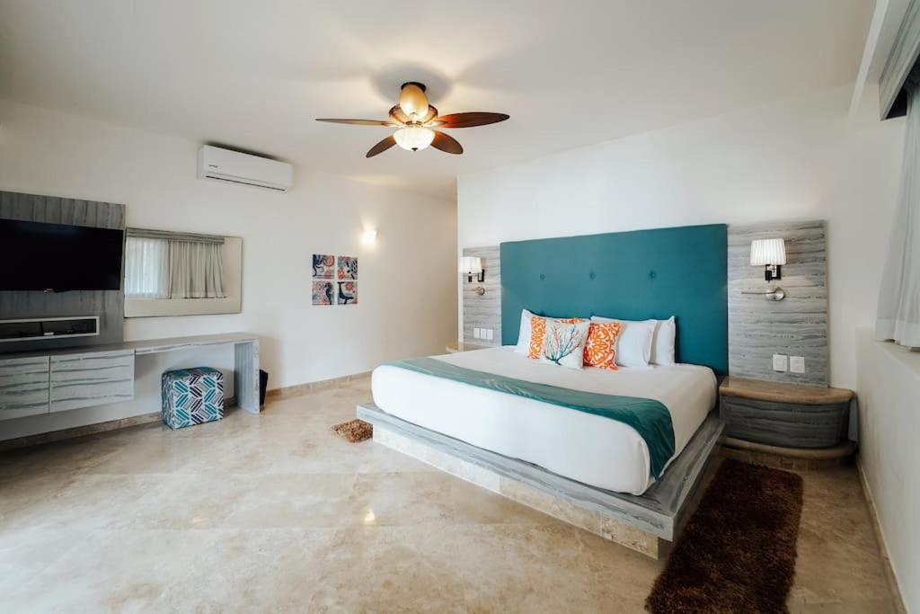 Villa Corona 6 BR Luxury Mansion photo