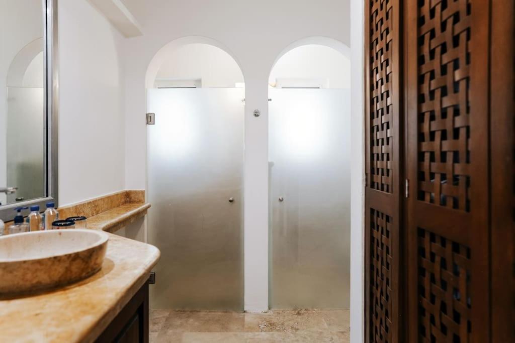 Villa Corona 6 BR Luxury Mansion photo