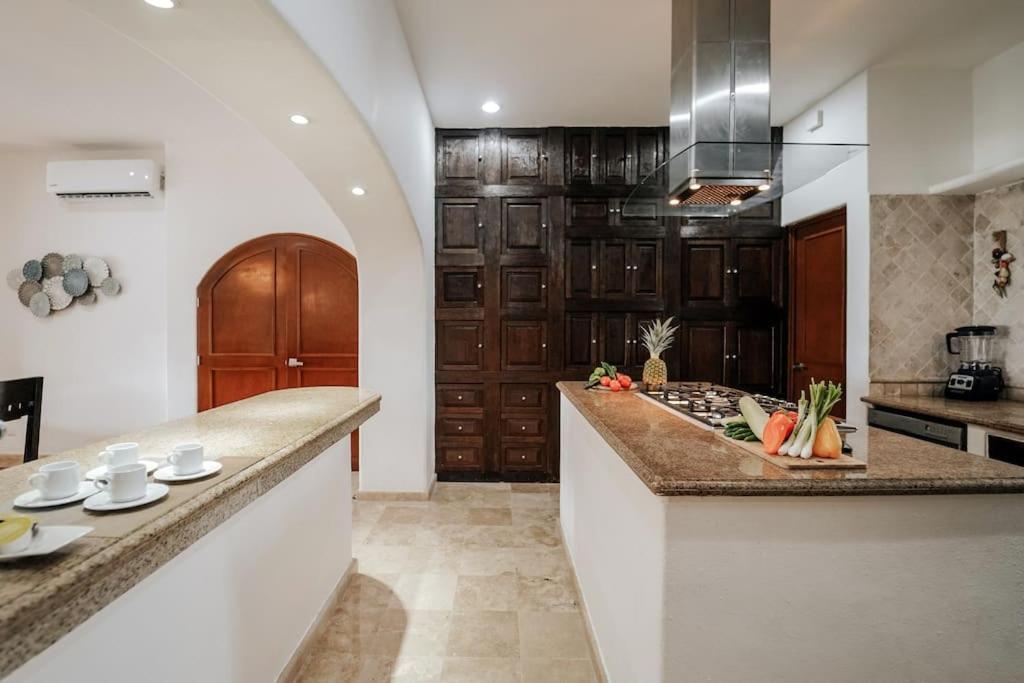 Villa Corona 6 BR Luxury Mansion photo