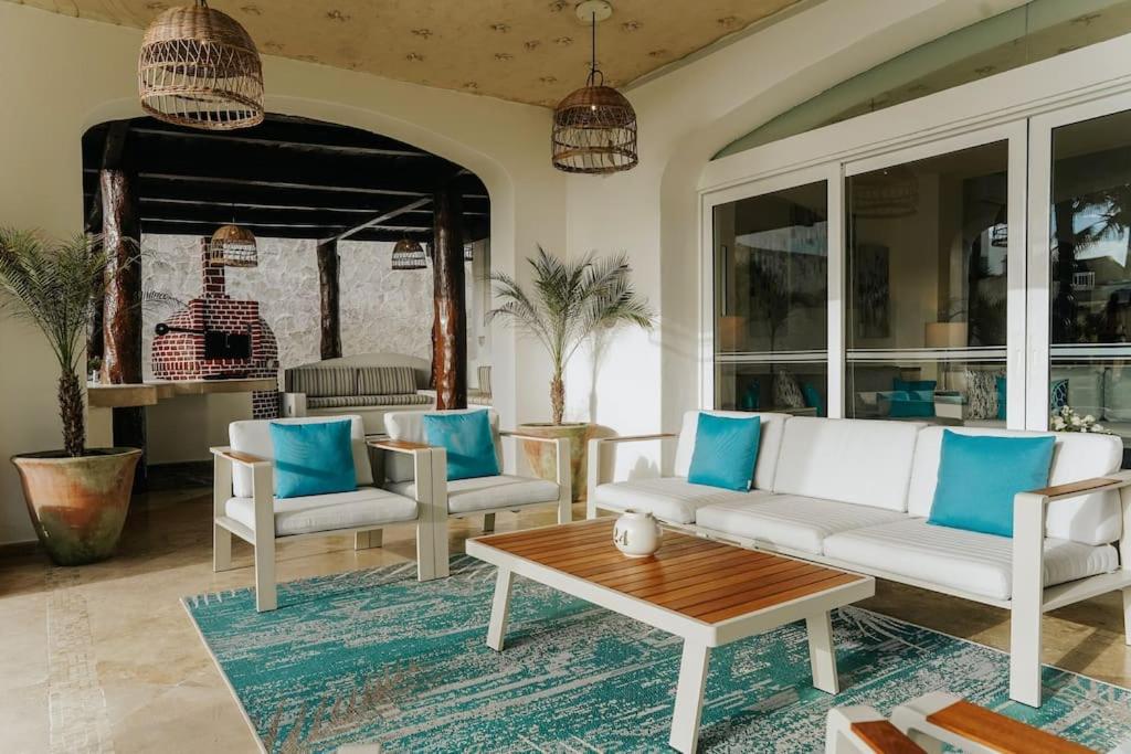 Villa Corona 6 BR Luxury Mansion photo