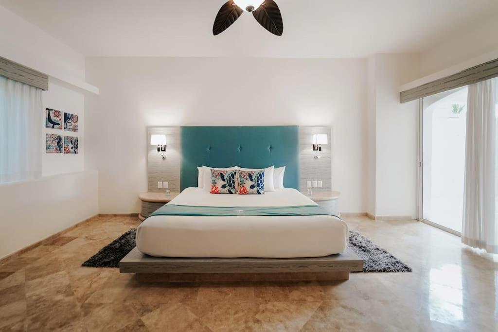 Villa Corona 6 BR Luxury Mansion photo