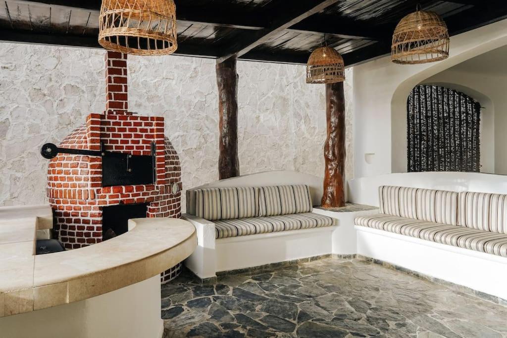Villa Corona 6 BR Luxury Mansion photo