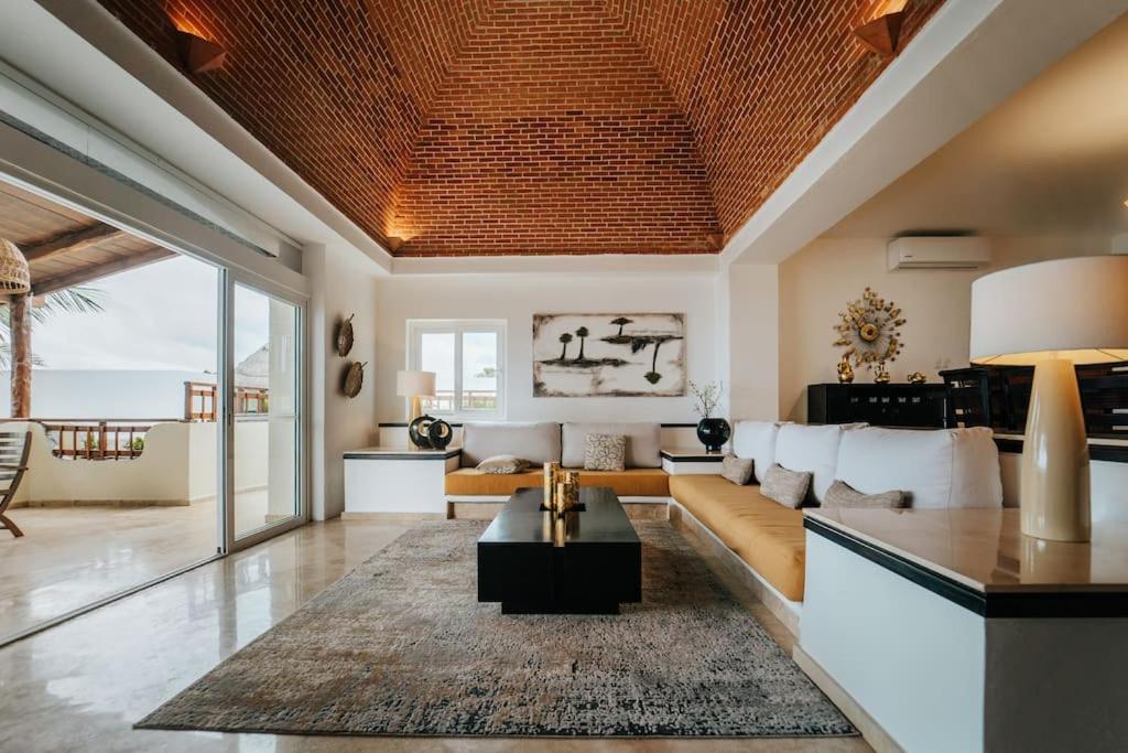 Villa Corona 6 BR Luxury Mansion photo
