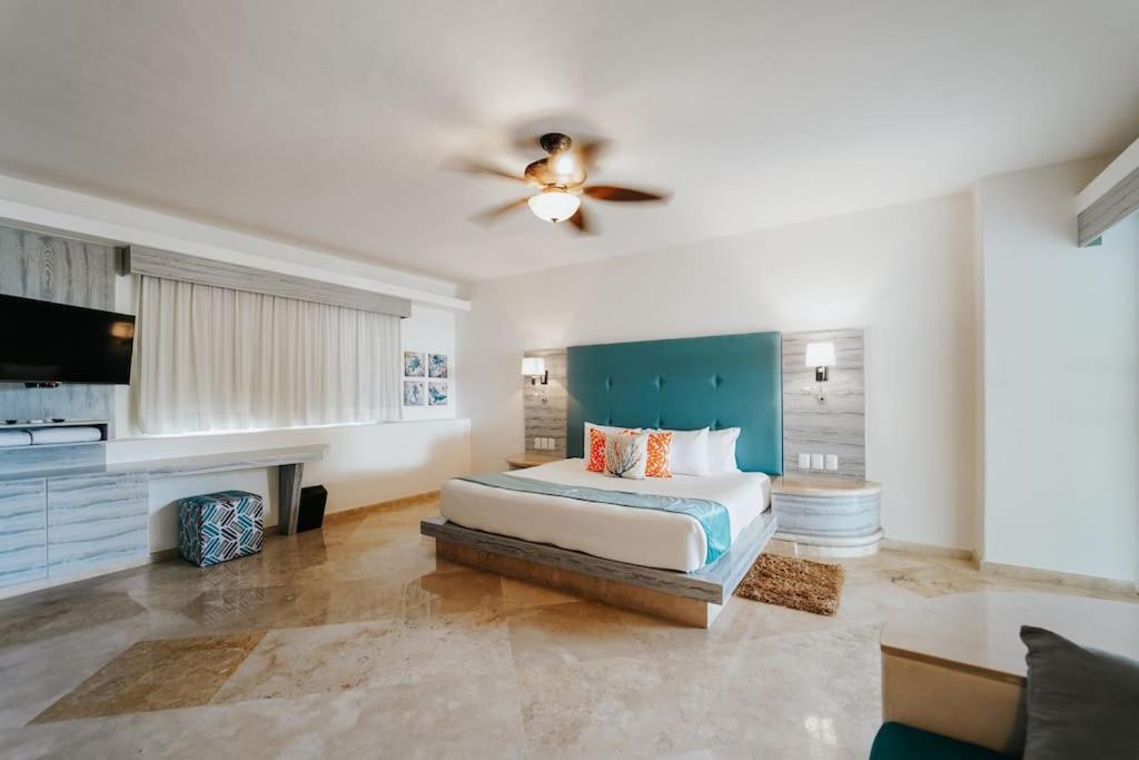 Villa Corona 6 BR Luxury Mansion photo