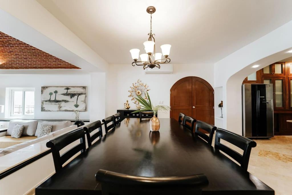 Villa Corona 6 BR Luxury Mansion photo