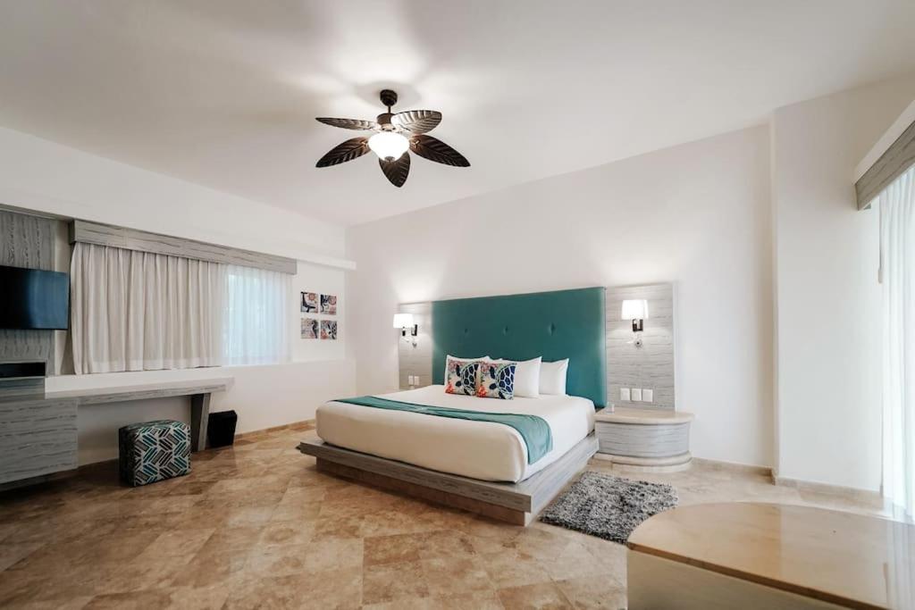Villa Corona 6 BR Luxury Mansion photo