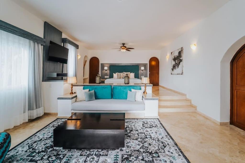 Villa Corona 6 BR Luxury Mansion photo