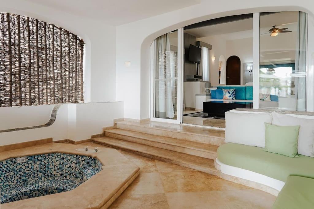 Villa Corona 6 BR Luxury Mansion photo