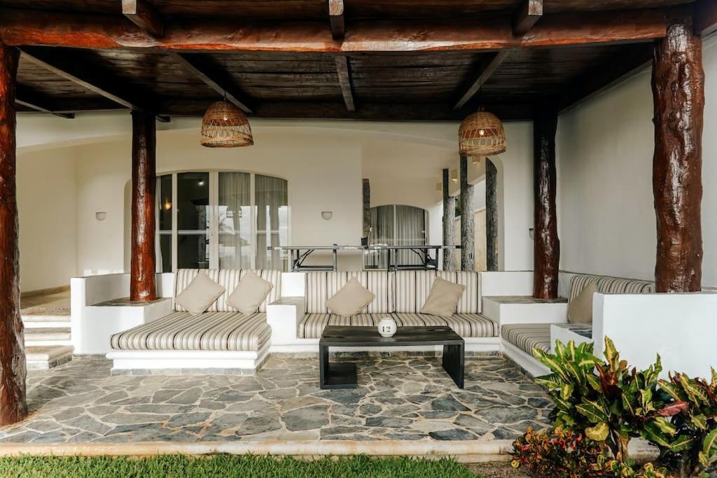 Villa Corona 6 BR Luxury Mansion photo