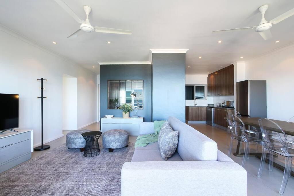 Number 5104 - Contemporary Clifton Apartment - 3