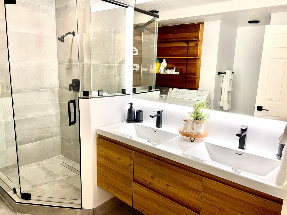 Cozy 2-Bedroom condo with hot tub & free shuttle