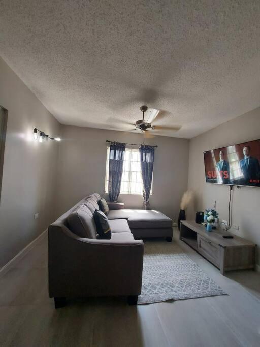 Modern Apartment at the Worthington - 3