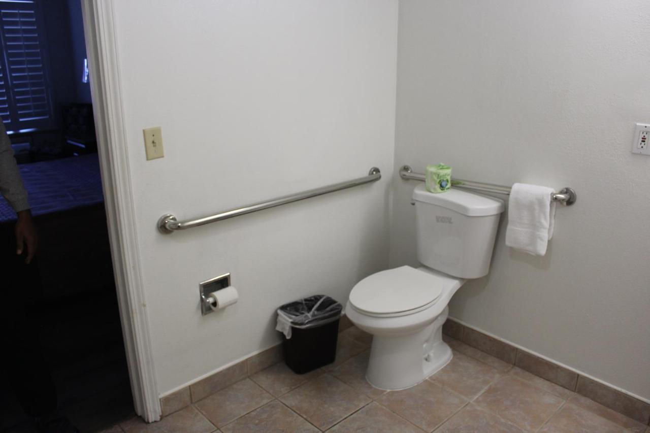 Redwood Budget Motel — photo 15