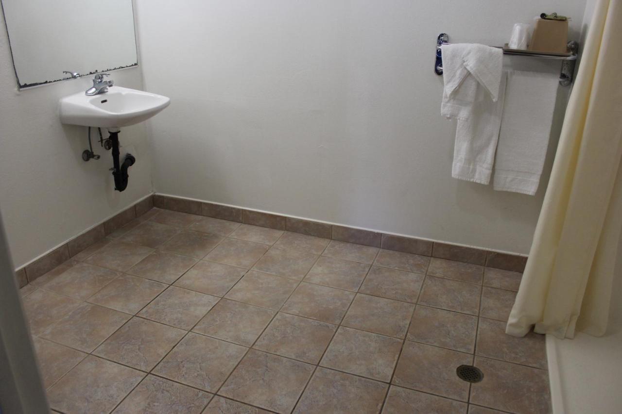 Redwood Budget Motel — photo 16