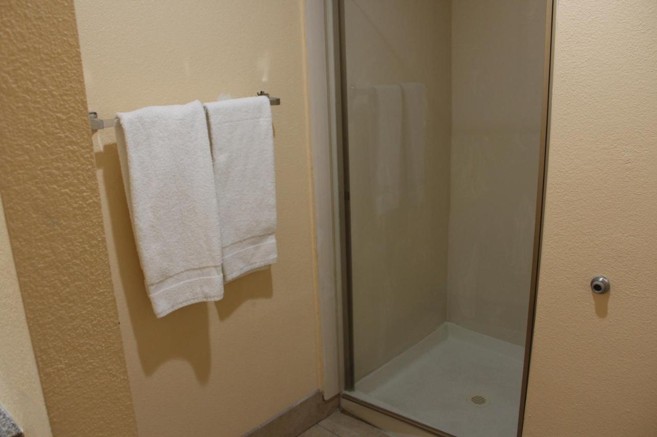 Redwood Budget Motel — photo 18