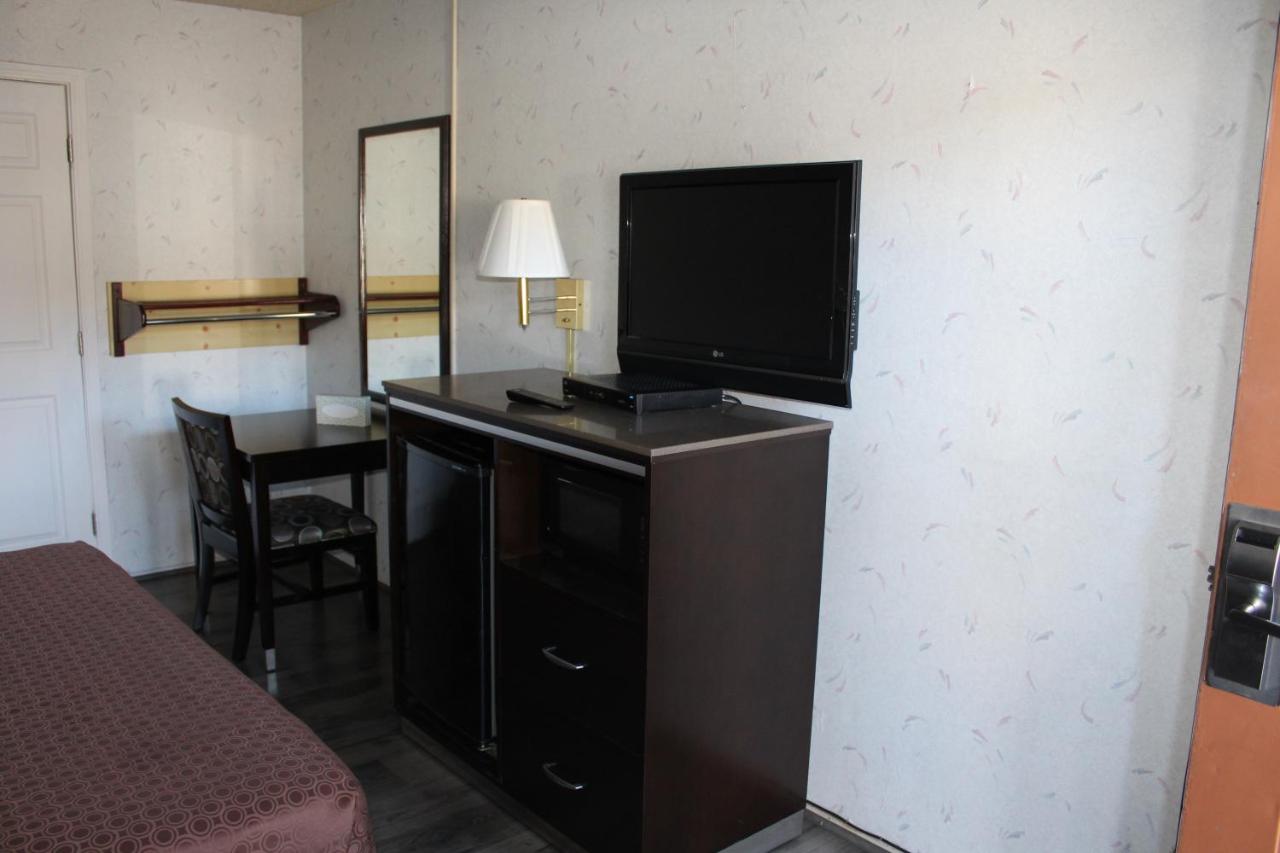 Redwood Budget Motel — photo 8