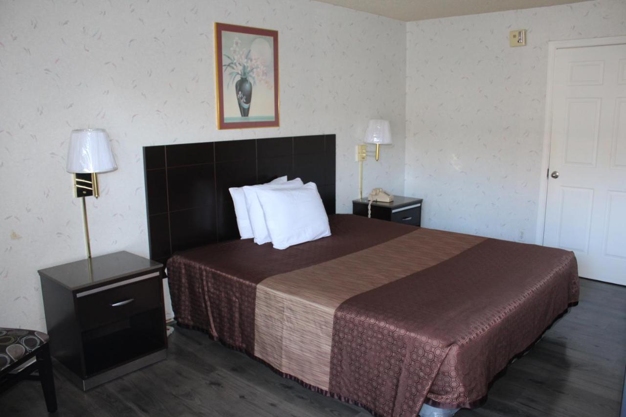 Redwood Budget Motel — photo 19