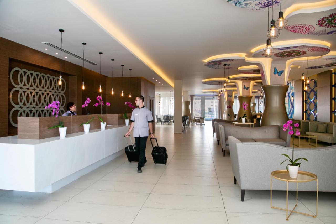 Vangelis Hotel & Suites photo