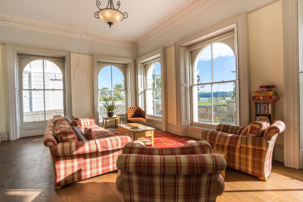 {{ hotelInfo.altText }}