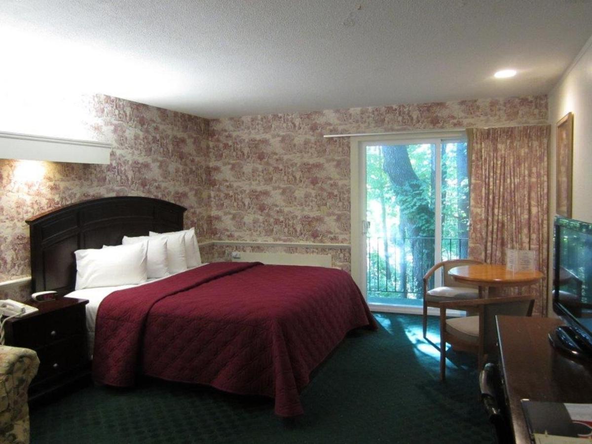 Publick House Historic Inn and Country Motor Lodge — photo 8
