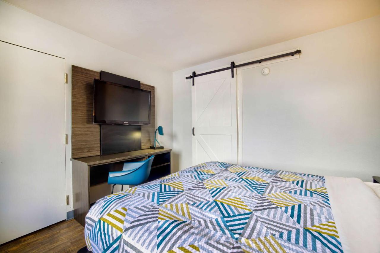May Motel — photo 11