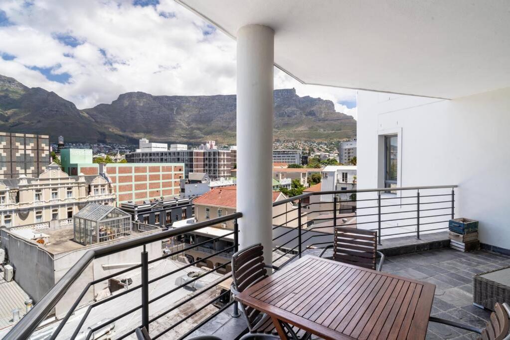 2 Bedroom - Nightlife explorer - 5