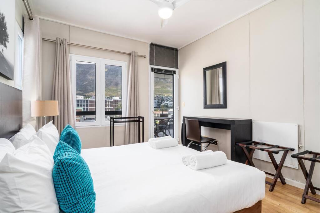 2 Bedroom - Nightlife explorer - 2