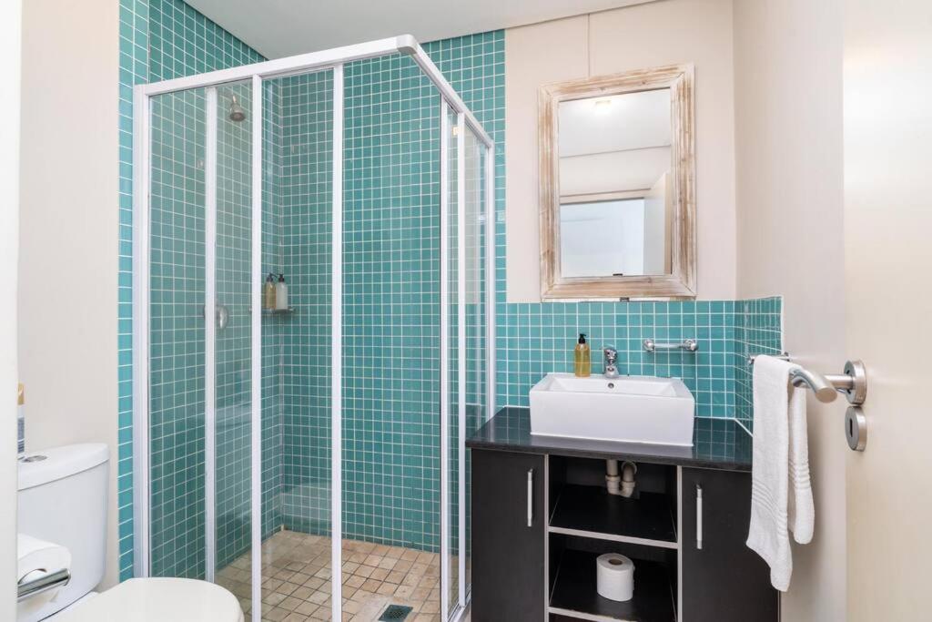 2 Bedroom - Nightlife explorer - 3