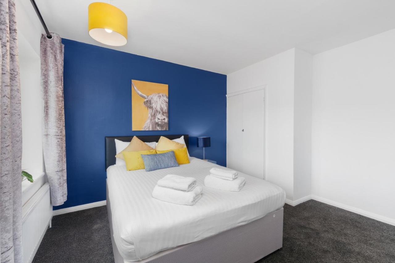 Brambles House West Drayton 3 Bedroom House with parking By MDPS photo