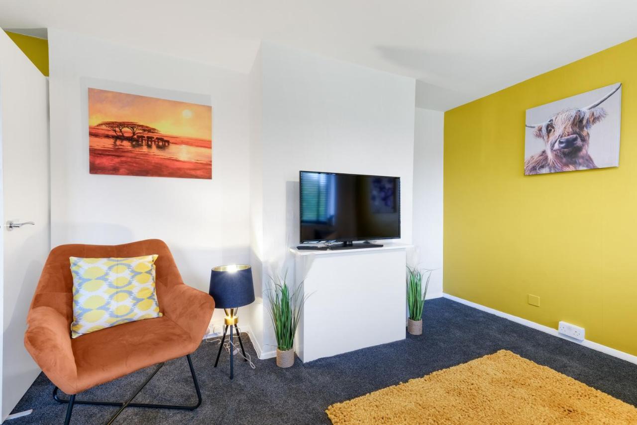 Brambles House West Drayton 3 Bedroom House with parking By MDPS photo