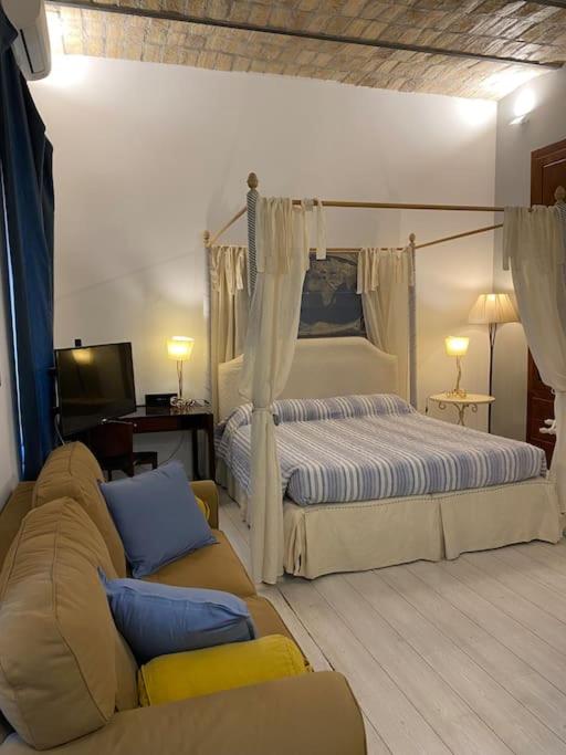 Paola Colosseum III - 2