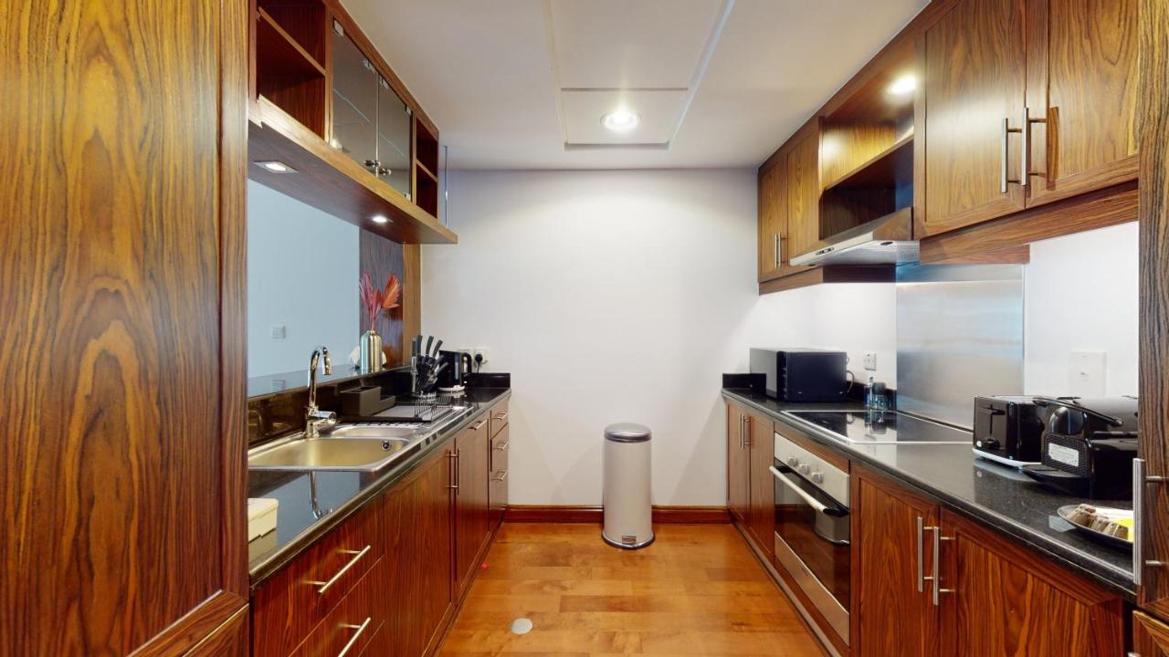 Stylish 2-Bed Apt Burj Khalifa and Fountain Views - 3