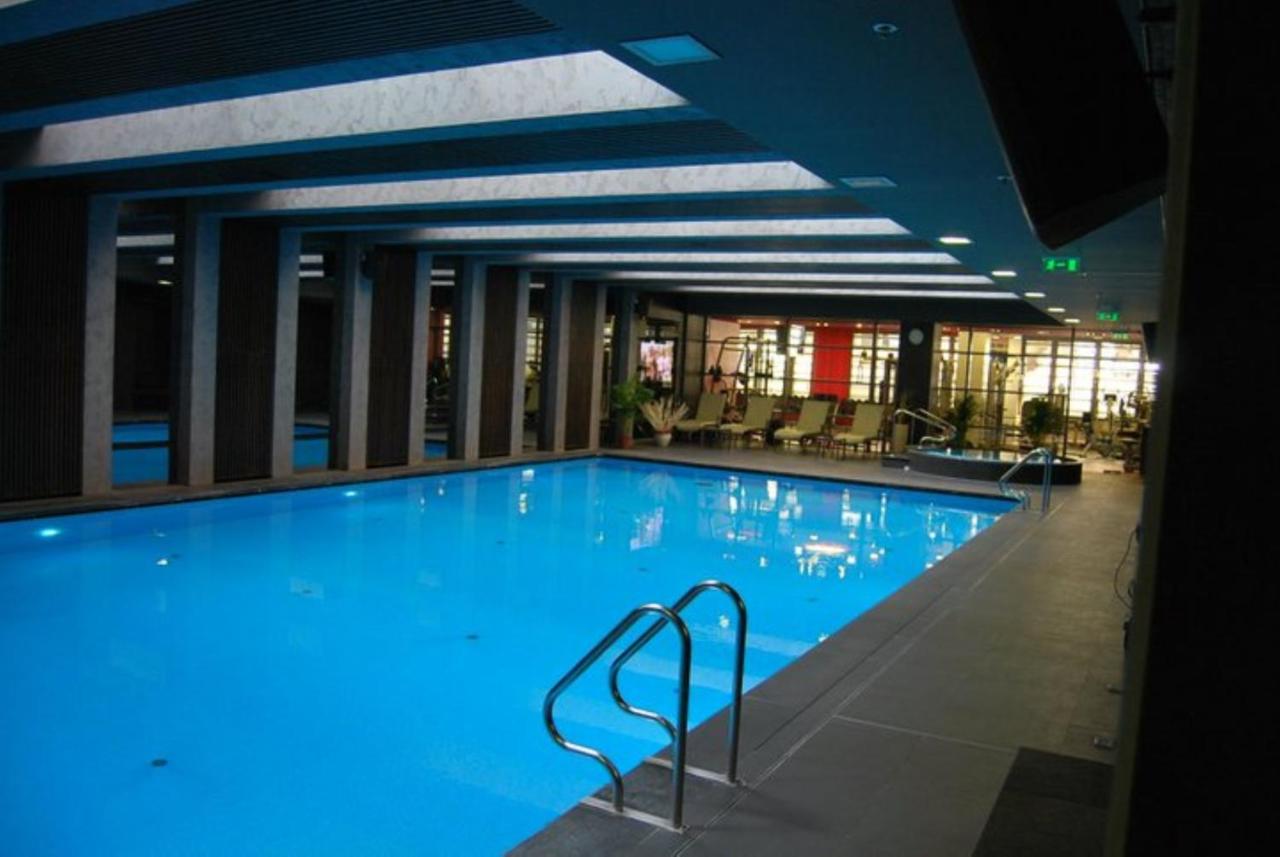 Heated swimming pool: Imperial Suites