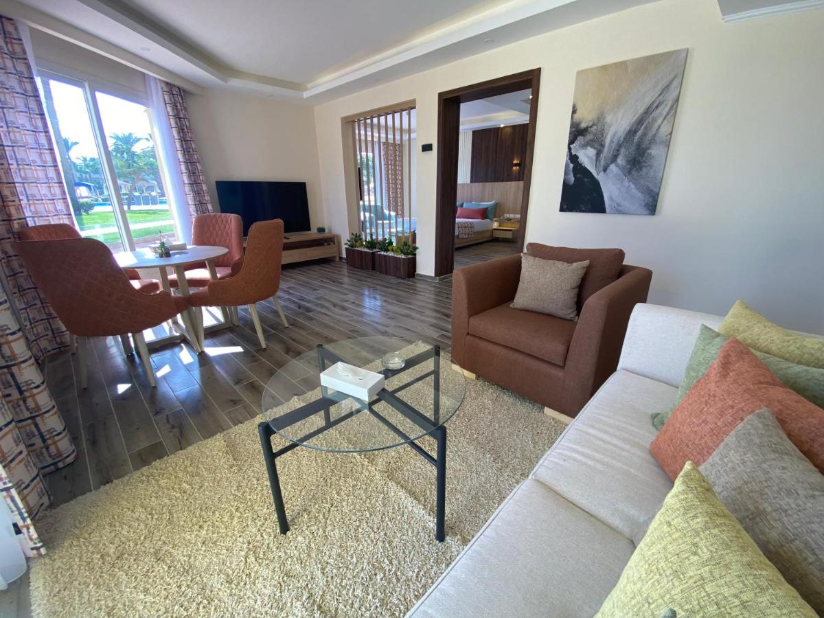 Amwaj Oyoun Resort & Casino photo