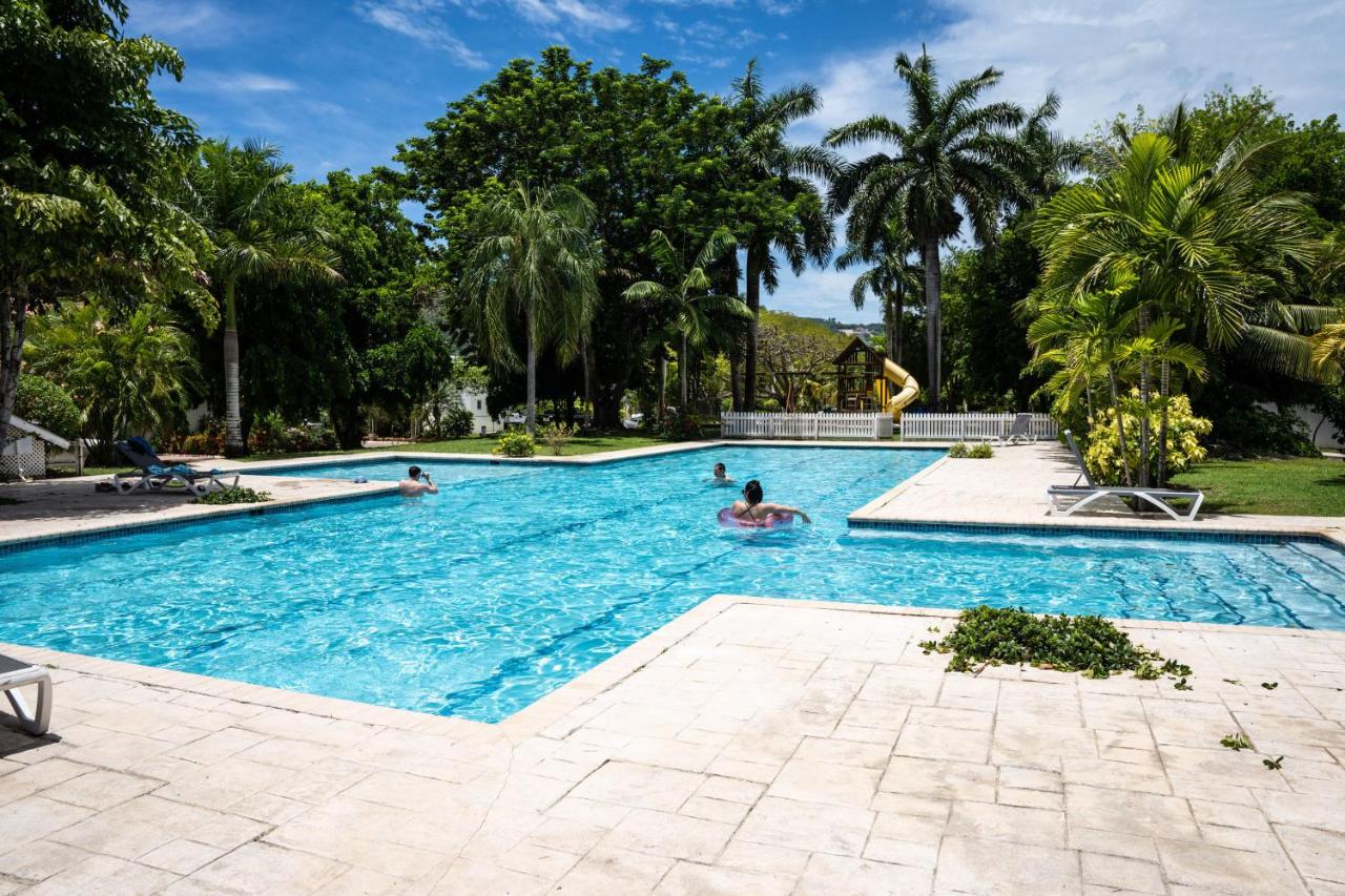 Luxury Apartments and Rooms,The Lagoons - 5