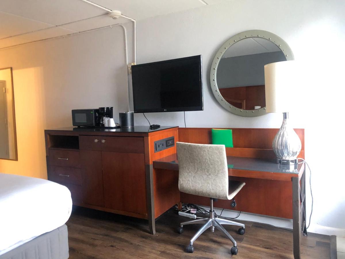 Spindletop Motel — photo 20
