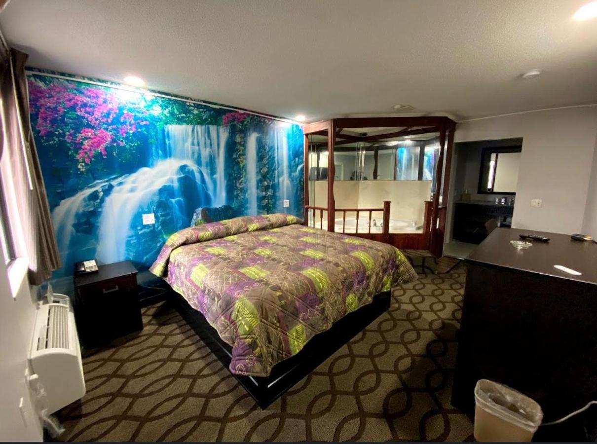 Deluxe Inn Near Toledo Ohio — photo 10