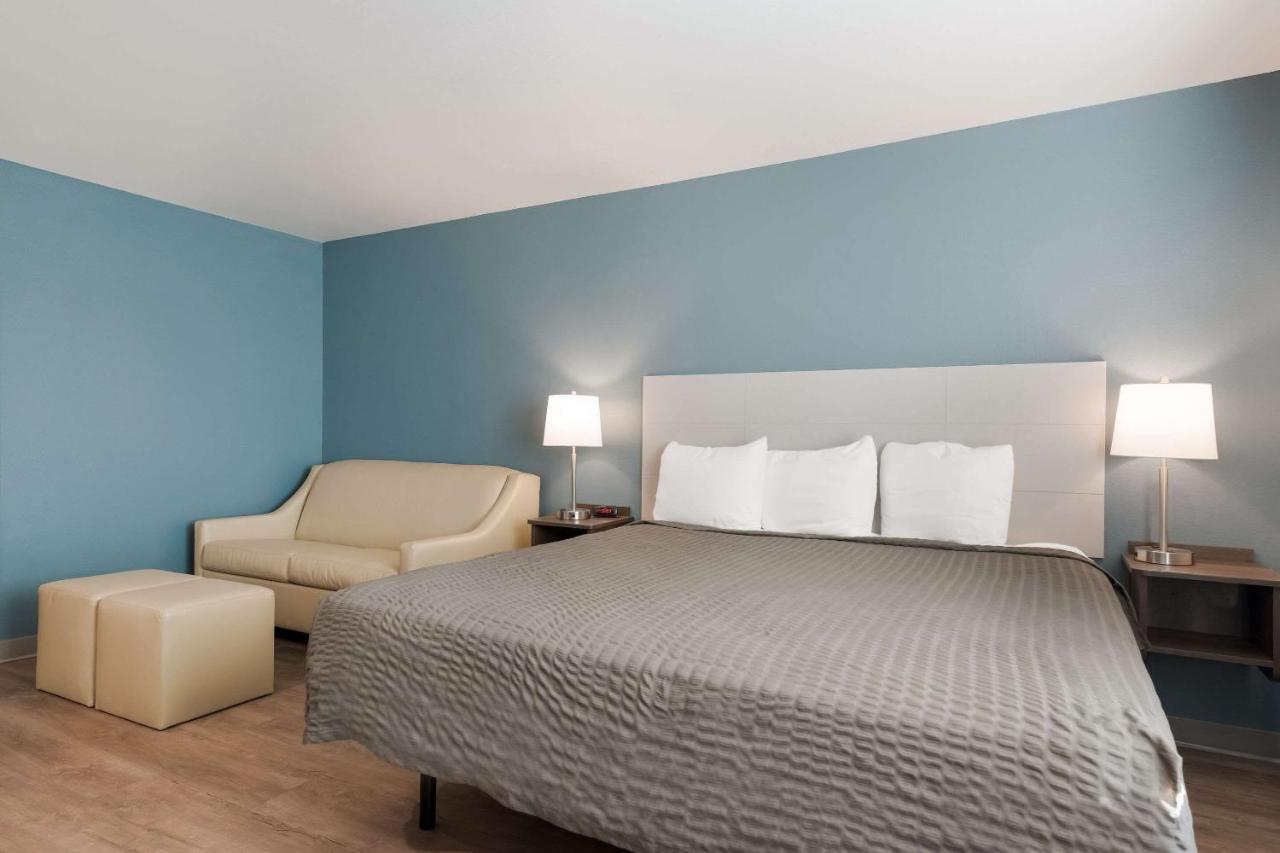 WoodSpring Suites Phoenix-Deer Valley — photo 24