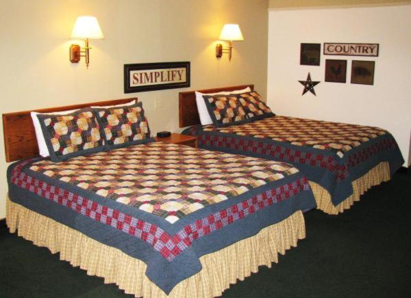Covered Wagon Motel — photo 16
