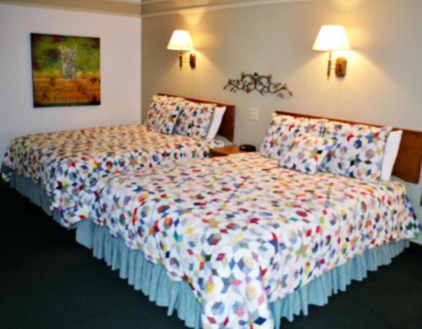 Covered Wagon Motel — photo 17