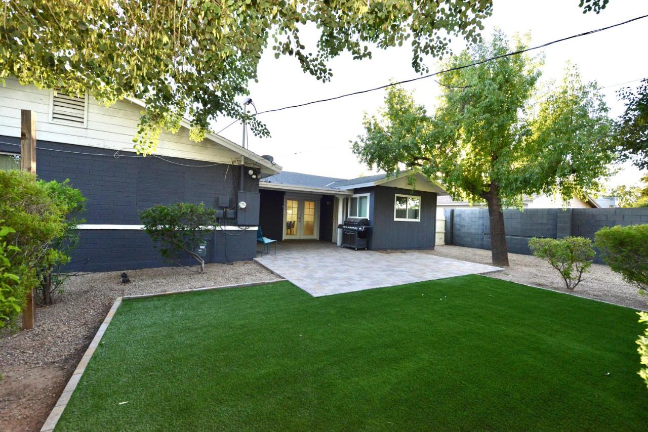 {{ hotelInfo.altText }}