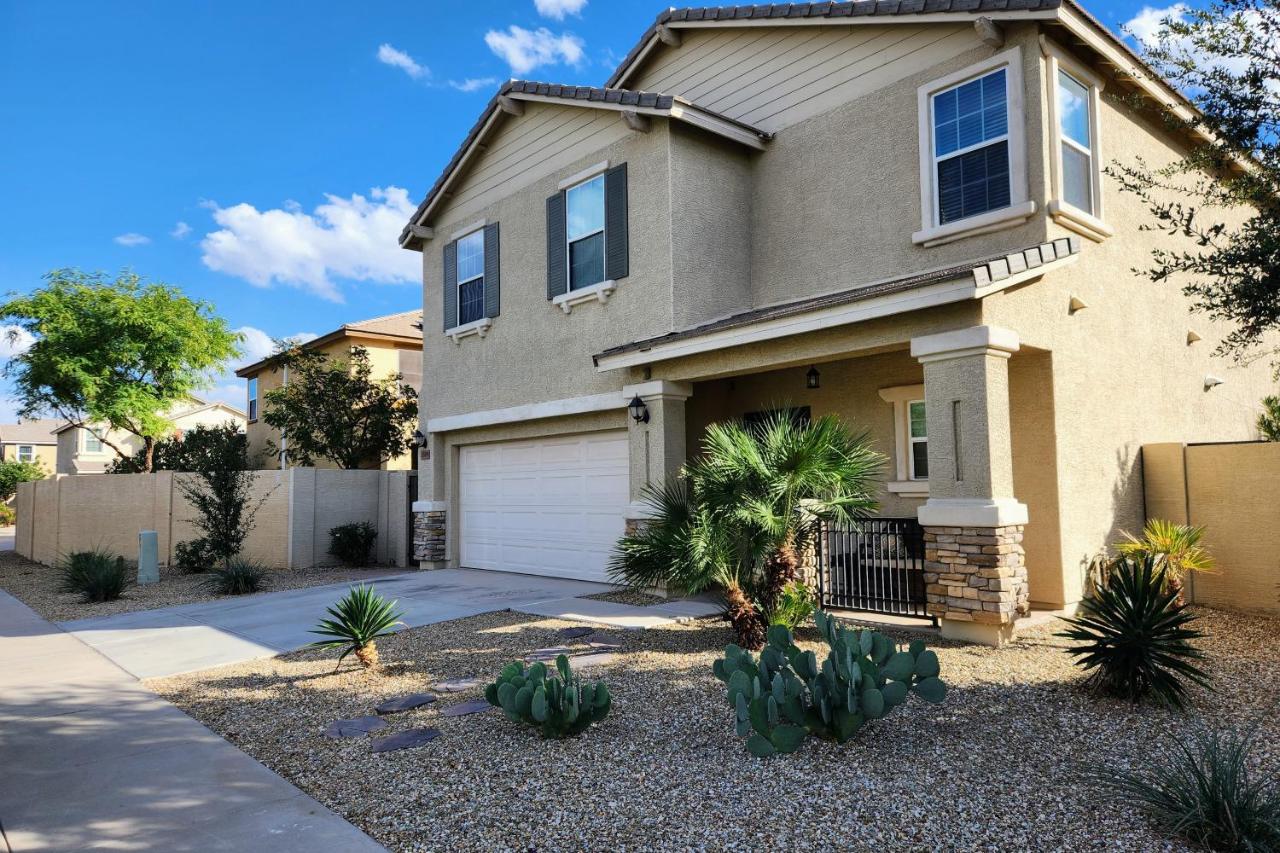 {{ hotelInfo.altText }}